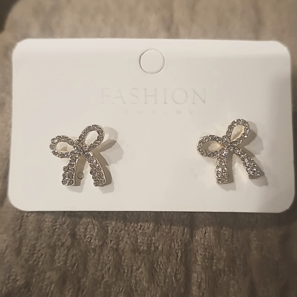 Sparkly fashion bow earrings